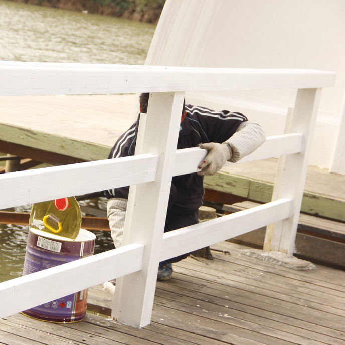 fence painting